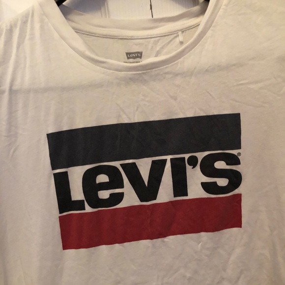 Levi’s logo tshirt - Picture 2 of 4